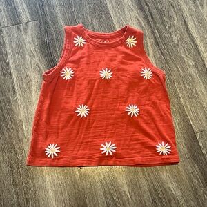 Super cute daisy sleeveless knit top. Red and looks good with white❤️